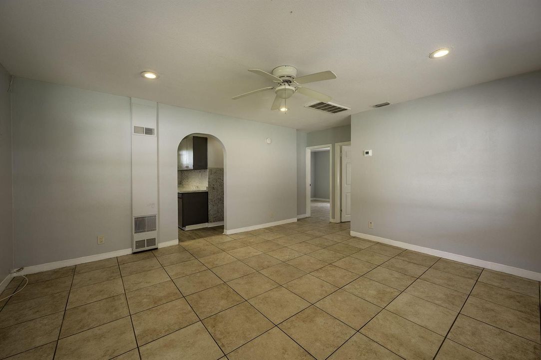 6-web-or-mls-5136_Main Room-1