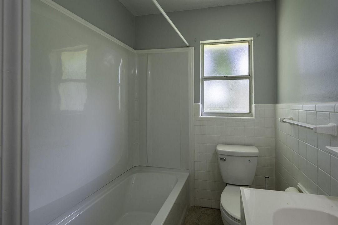 20-web-or-mls-5136_Bathroom-2