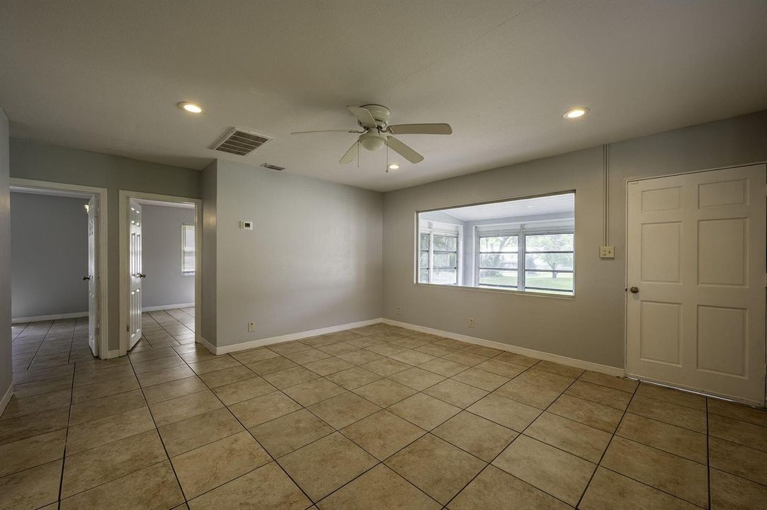8-web-or-mls-5136_Main Room-3