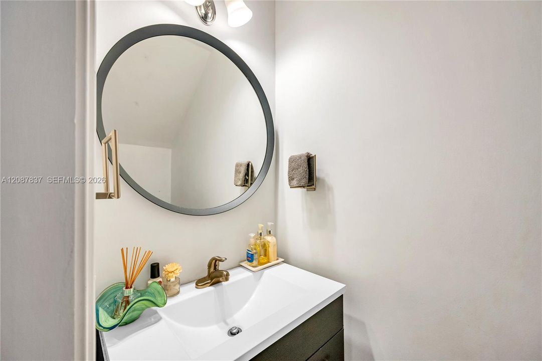 For Sale: $693,000 (2 beds, 2 baths, 1640 Square Feet)