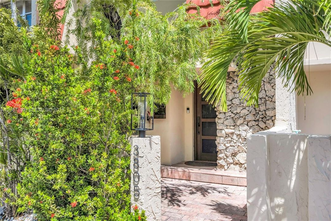 For Sale: $693,000 (2 beds, 2 baths, 1640 Square Feet)