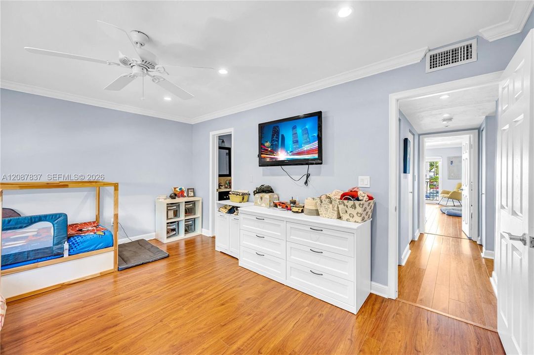 For Sale: $693,000 (2 beds, 2 baths, 1640 Square Feet)