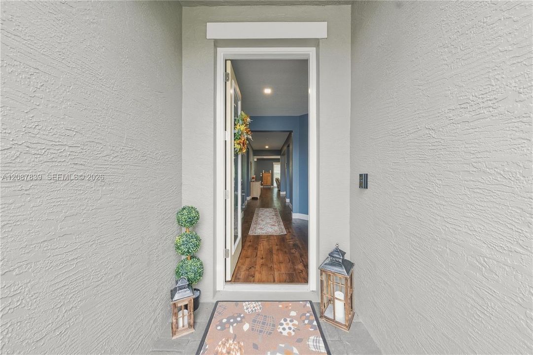 En Venta: $889,000 (4 camas, 3 baños, 2838 Pies cuadrados)