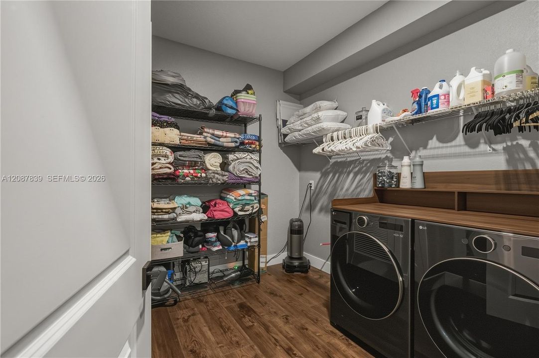 En Venta: $889,000 (4 camas, 3 baños, 2838 Pies cuadrados)