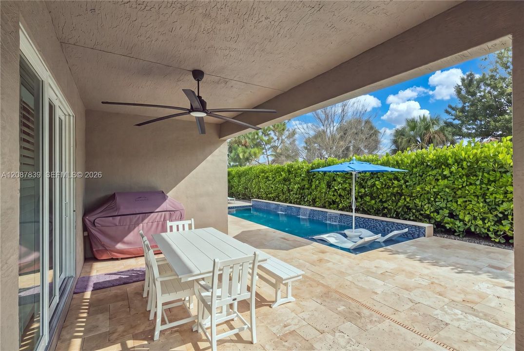 En Venta: $889,000 (4 camas, 3 baños, 2838 Pies cuadrados)