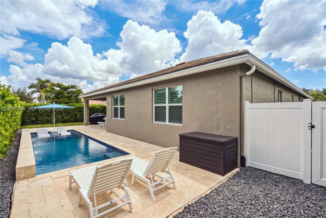 En Venta: $889,000 (4 camas, 3 baños, 2838 Pies cuadrados)