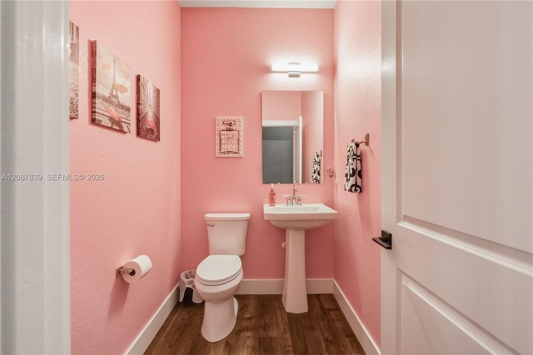 En Venta: $889,000 (4 camas, 3 baños, 2838 Pies cuadrados)