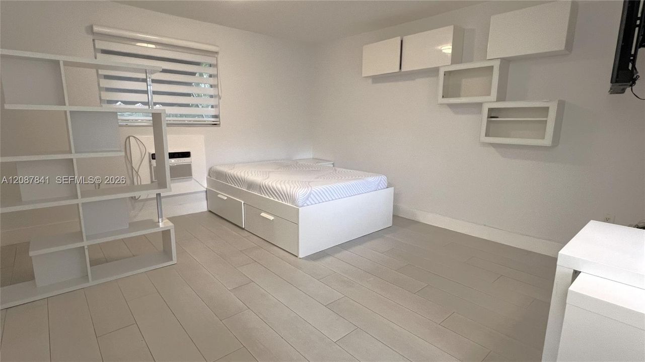 For Sale: $213,900 (0 beds, 1 baths, 428 Square Feet)