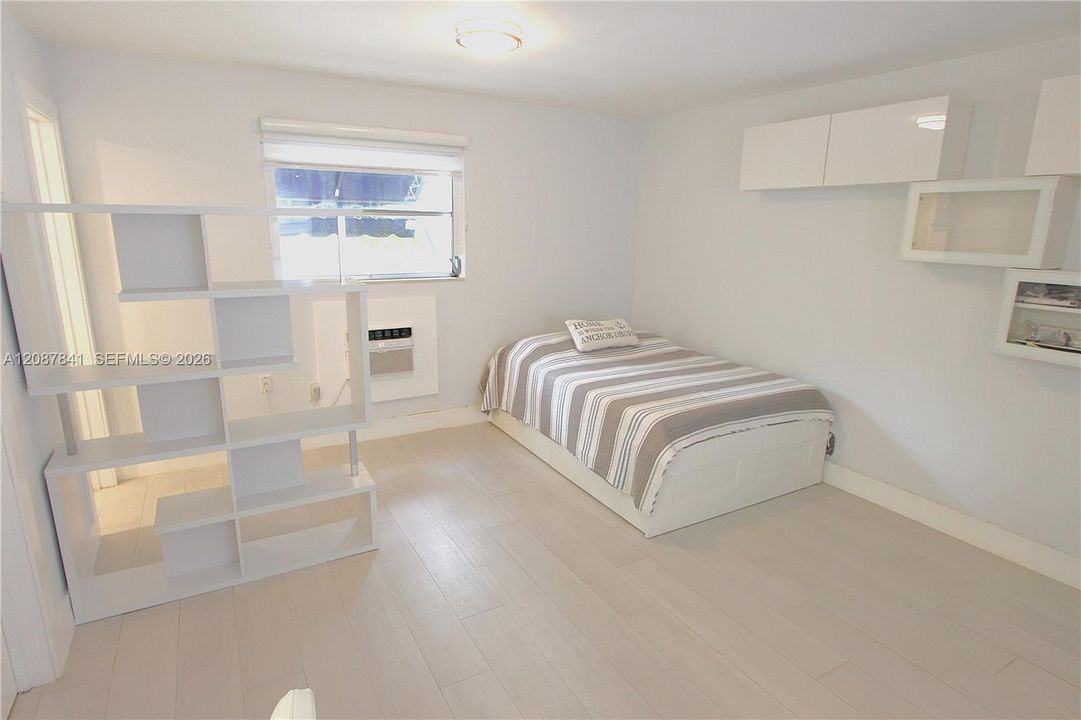 For Sale: $213,900 (0 beds, 1 baths, 428 Square Feet)