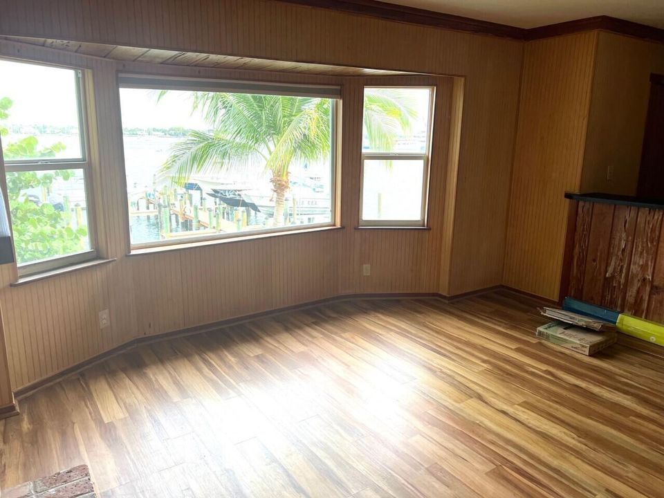 Den / 3rd Bedroom