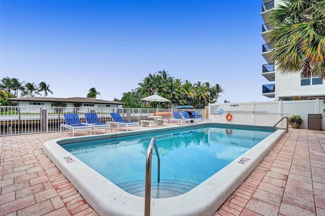 En Venta: $460,000 (2 camas, 2 baños, 1300 Pies cuadrados)