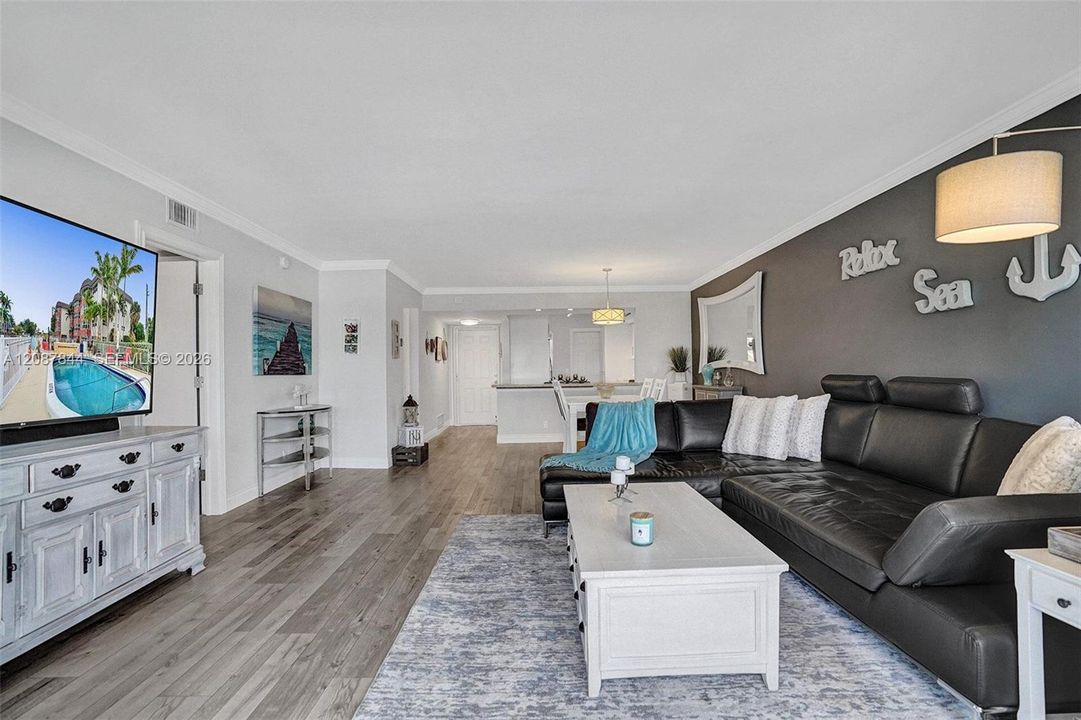 En Venta: $460,000 (2 camas, 2 baños, 1300 Pies cuadrados)