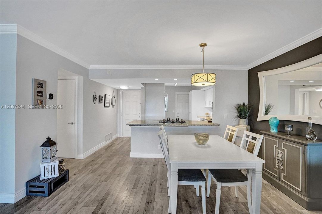 En Venta: $460,000 (2 camas, 2 baños, 1300 Pies cuadrados)
