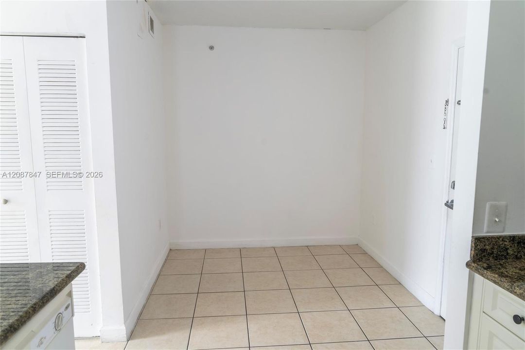 For Sale: $375,000 (1 beds, 2 baths, 796 Square Feet)