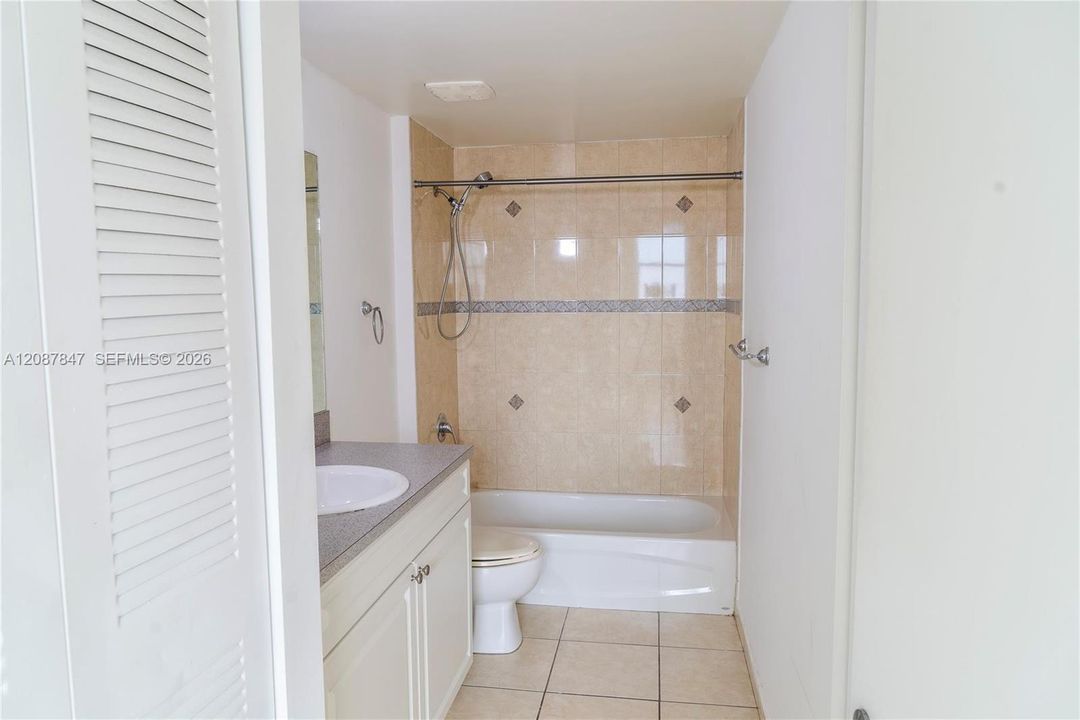 For Sale: $375,000 (1 beds, 2 baths, 796 Square Feet)