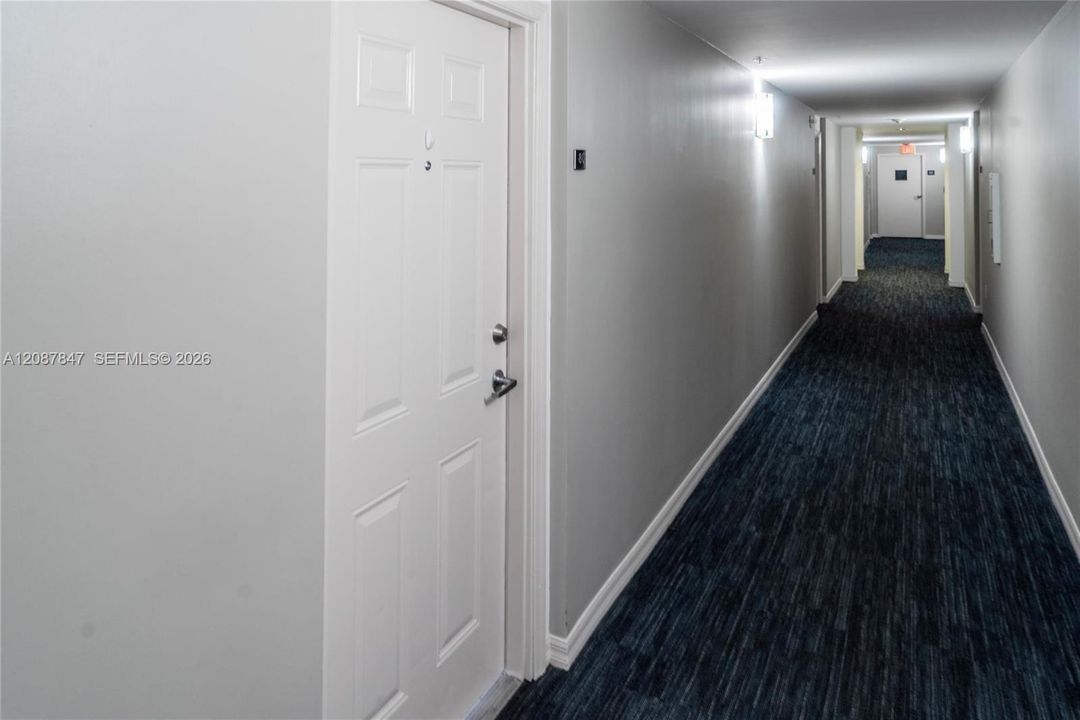 For Sale: $375,000 (1 beds, 2 baths, 796 Square Feet)