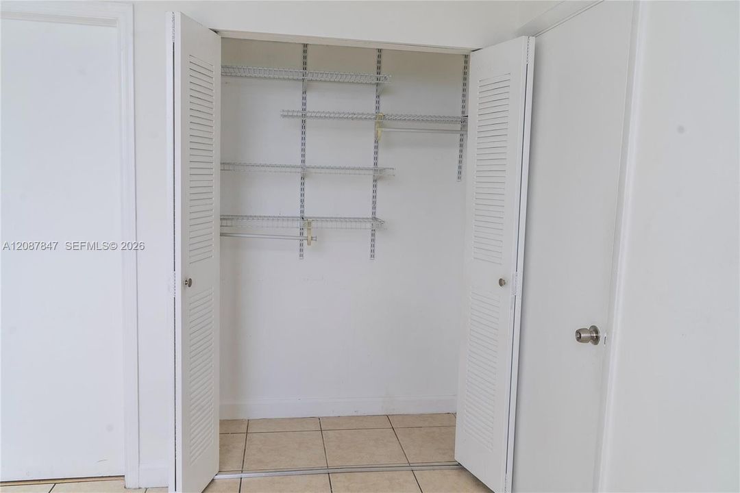 For Sale: $375,000 (1 beds, 2 baths, 796 Square Feet)