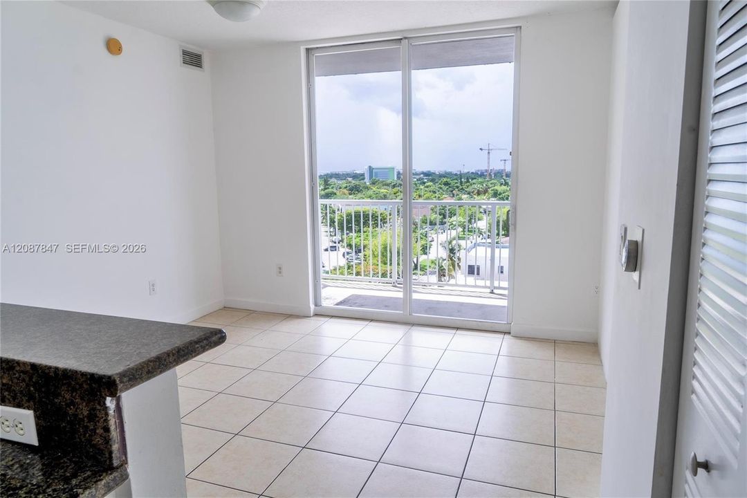 For Sale: $375,000 (1 beds, 2 baths, 796 Square Feet)