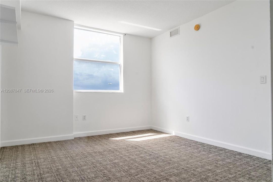 For Sale: $375,000 (1 beds, 2 baths, 796 Square Feet)