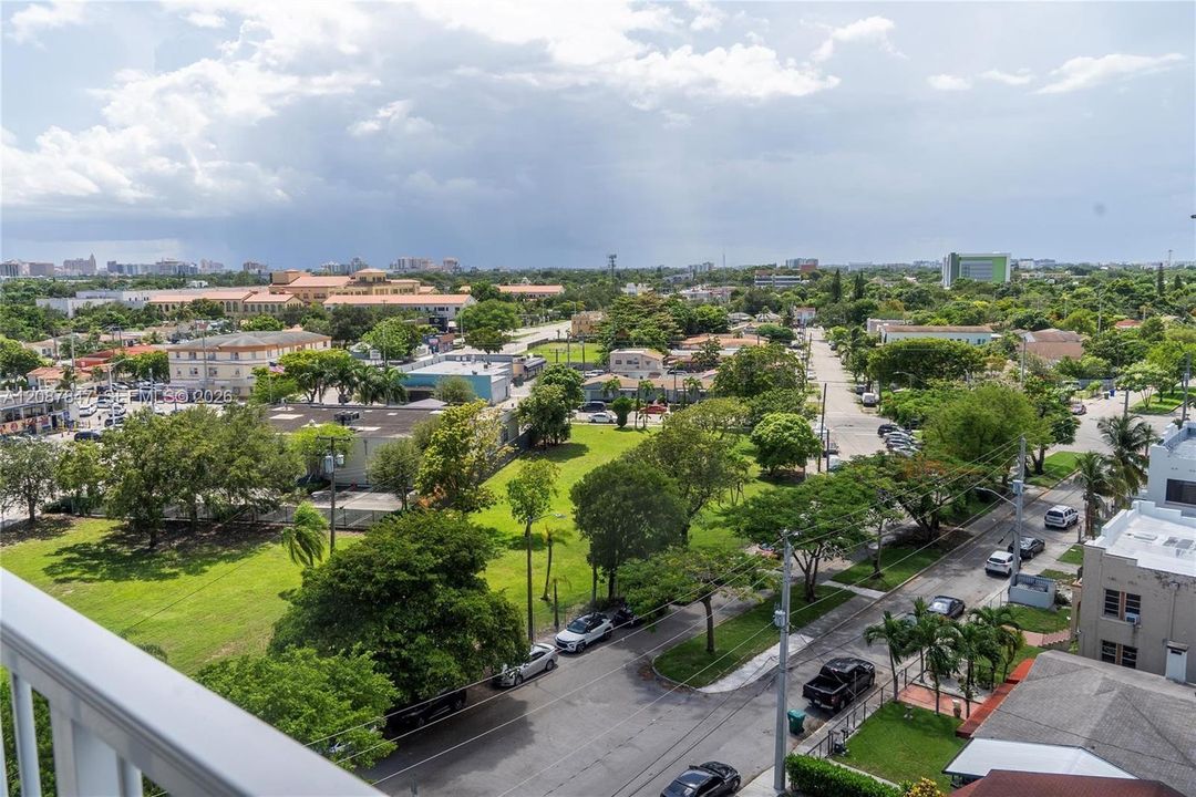For Sale: $375,000 (1 beds, 2 baths, 796 Square Feet)