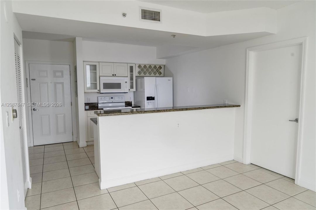 For Sale: $375,000 (1 beds, 2 baths, 796 Square Feet)