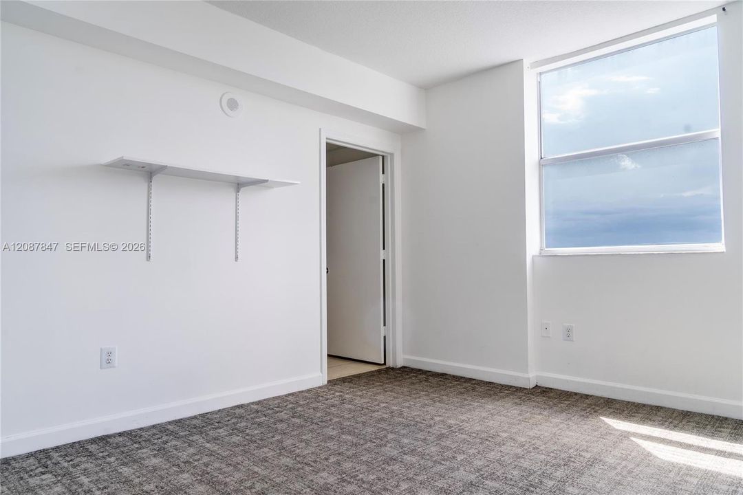 For Sale: $375,000 (1 beds, 2 baths, 796 Square Feet)