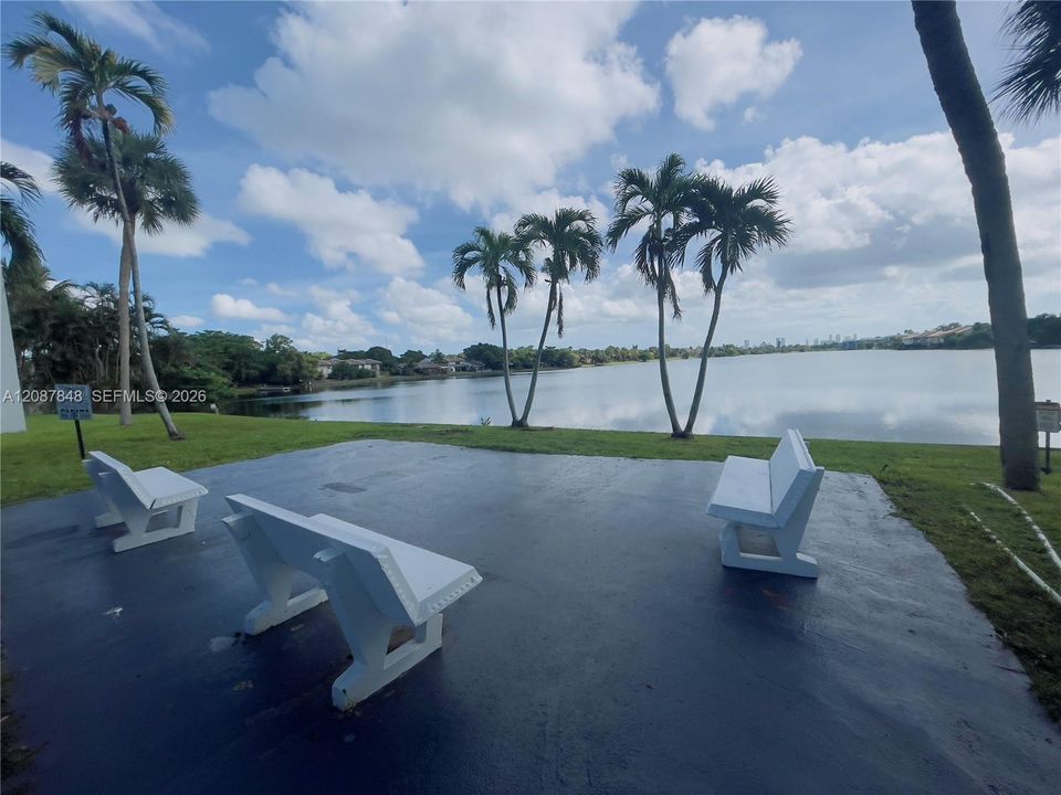 For Sale: $145,000 (1 beds, 2 baths, 1044 Square Feet)
