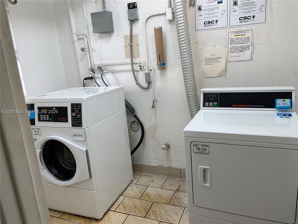 For Sale: $145,000 (1 beds, 2 baths, 1044 Square Feet)