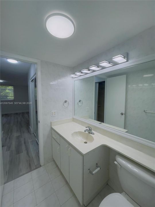 For Sale: $145,000 (1 beds, 2 baths, 1044 Square Feet)
