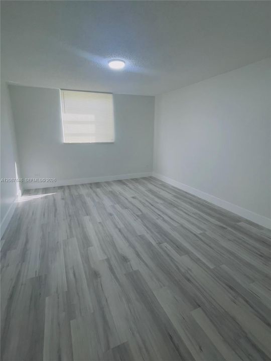 For Sale: $145,000 (1 beds, 2 baths, 1044 Square Feet)