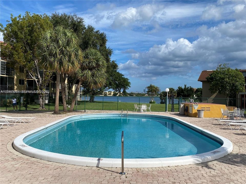 For Sale: $145,000 (1 beds, 2 baths, 1044 Square Feet)