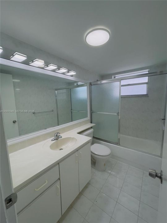 For Sale: $145,000 (1 beds, 2 baths, 1044 Square Feet)