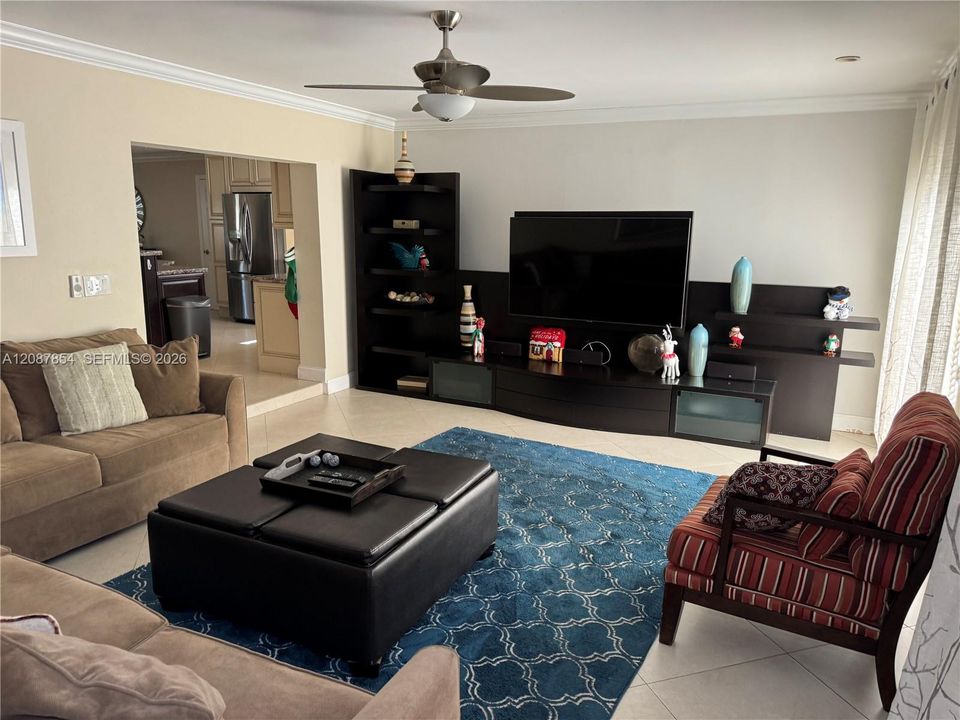 В аренду: $5,500 (5 спален, 3 ванн, 2176 Квадратных фут)