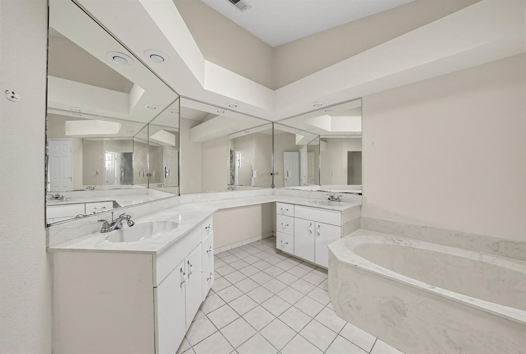 27_3109_SE_Mall_Terrace-Bathroom-0673
