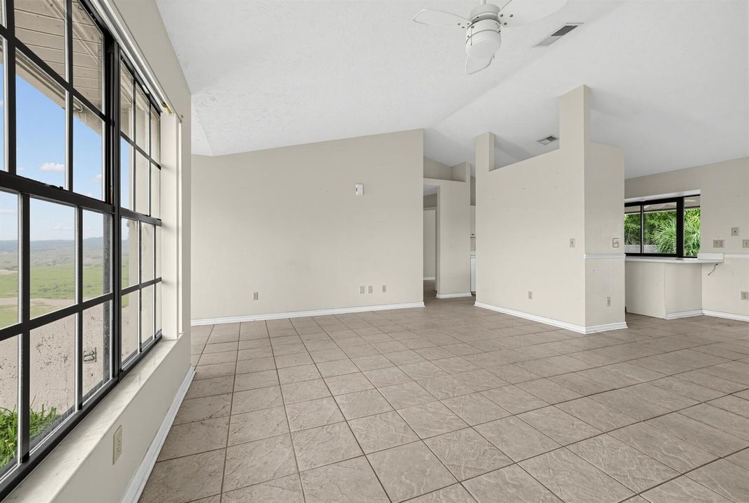 10_3109_SE_Mall_Terrace-Living_room-0823