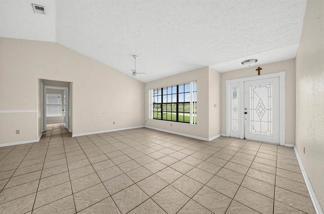 14_3109_SE_Mall_Terrace-Living_room-0600