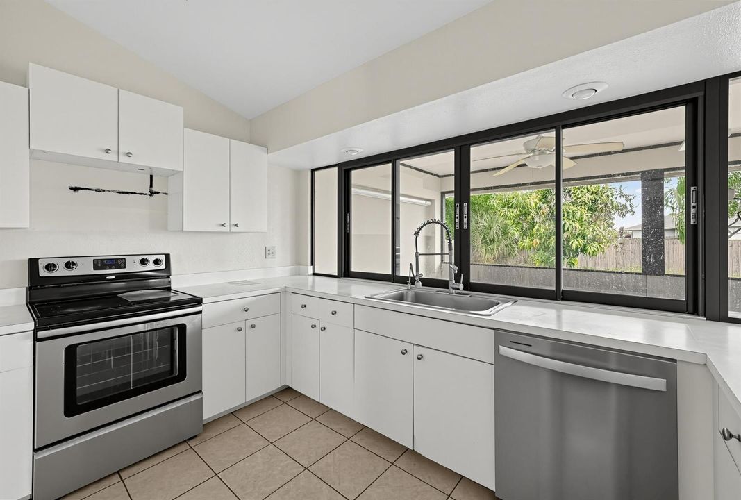 15_3109_SE_Mall_Terrace-Kitchen-0841