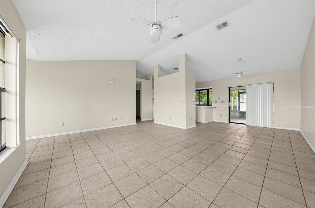 12_3109_SE_Mall_Terrace-Living_room-0618
