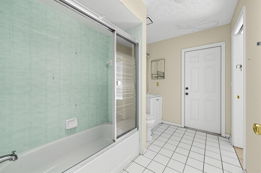 25_3109_SE_Mall_Terrace-Bathroom-0778