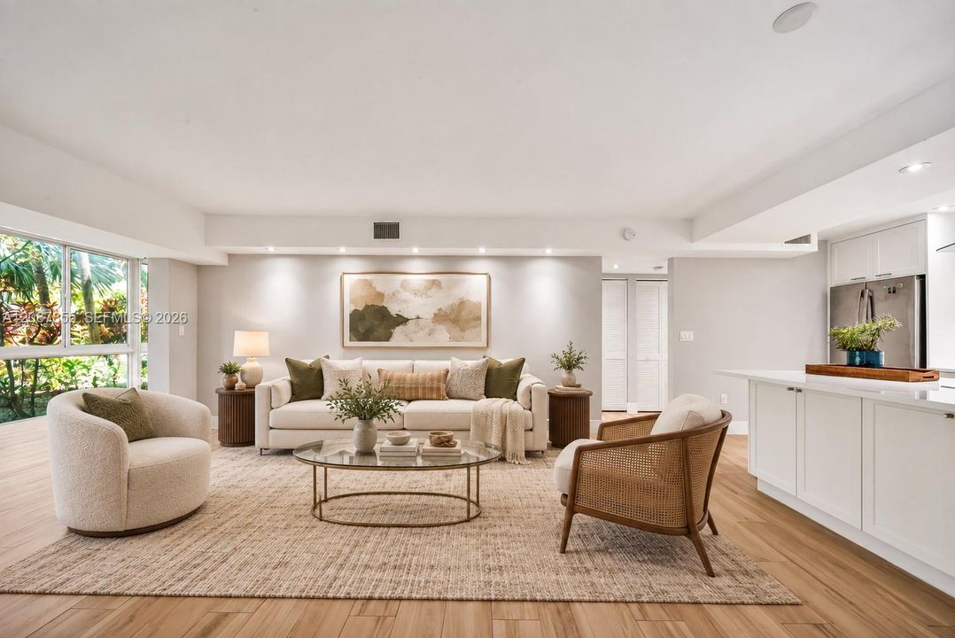 For Sale: $535,000 (1 beds, 1 baths, 740 Square Feet)