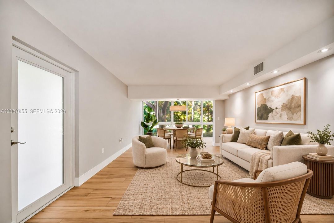 For Sale: $535,000 (1 beds, 1 baths, 740 Square Feet)