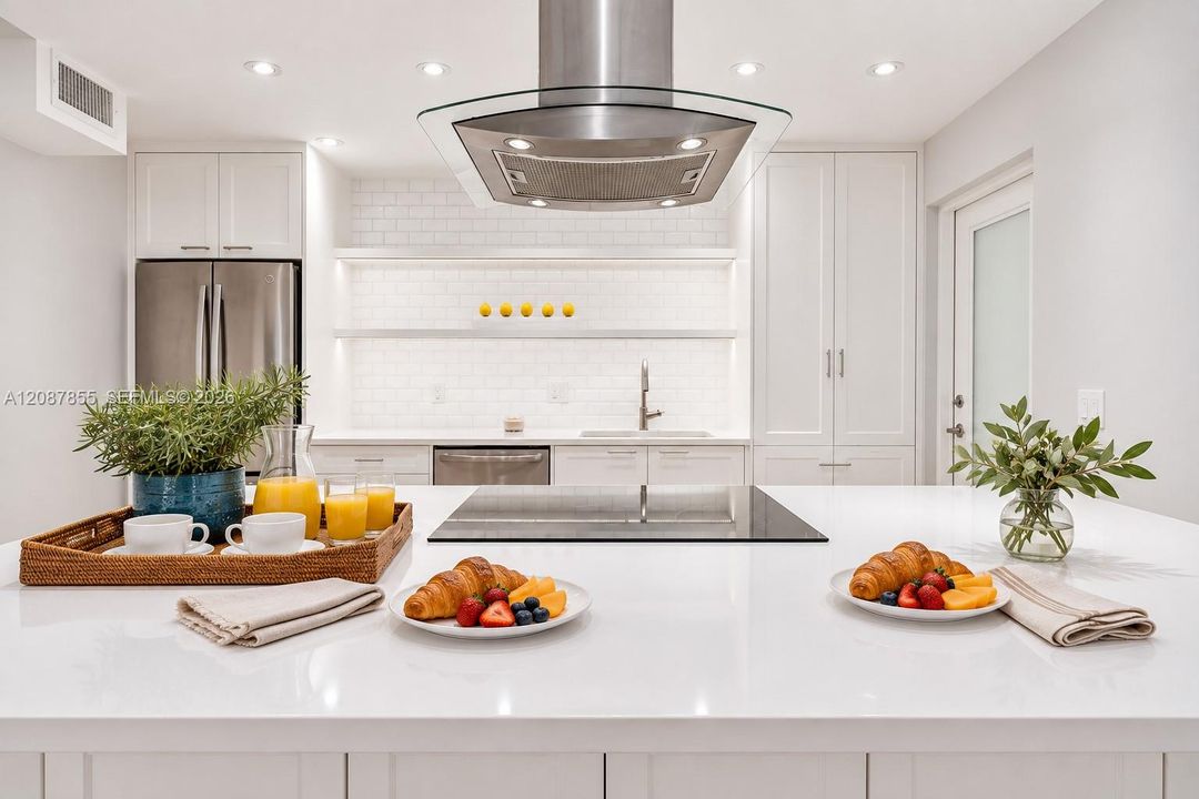 For Sale: $535,000 (1 beds, 1 baths, 740 Square Feet)