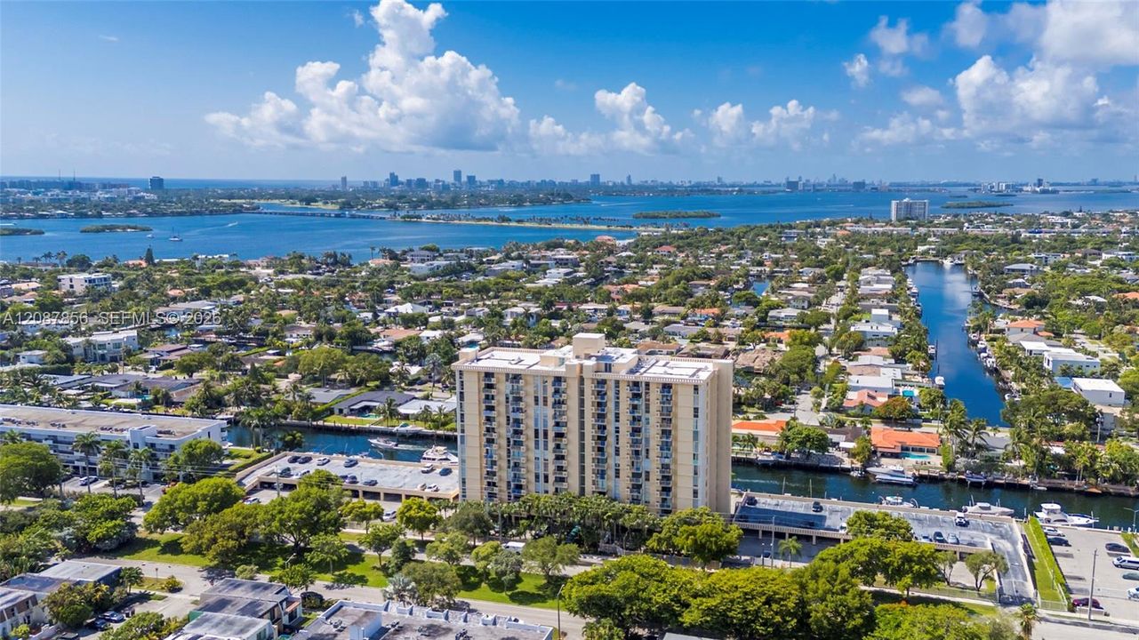 For Rent: $2,300 (2 beds, 2 baths, 904 Square Feet)