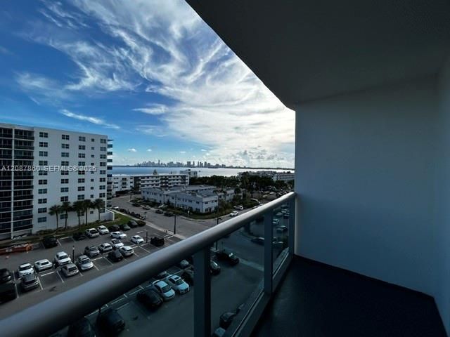For Rent: $2,397 (1 beds, 1 baths, 737 Square Feet)