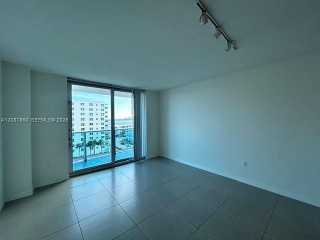 For Rent: $2,397 (1 beds, 1 baths, 737 Square Feet)