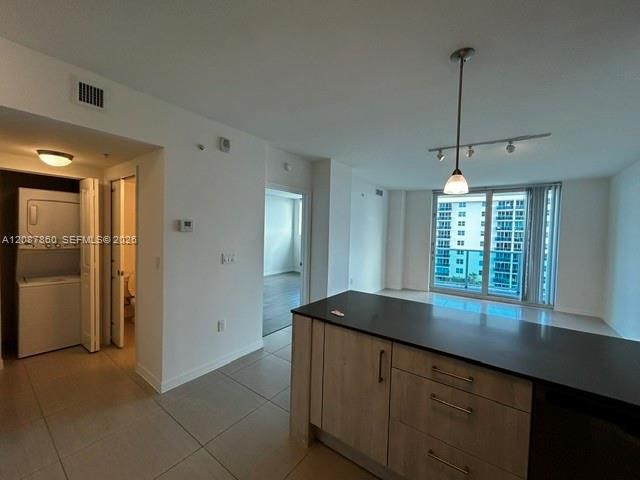 For Rent: $2,397 (1 beds, 1 baths, 737 Square Feet)