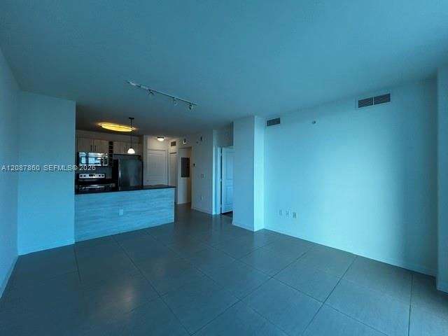 For Rent: $2,397 (1 beds, 1 baths, 737 Square Feet)