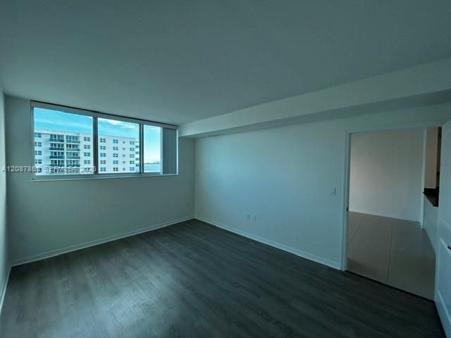 For Rent: $2,397 (1 beds, 1 baths, 737 Square Feet)