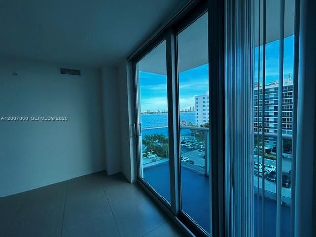 For Rent: $2,397 (1 beds, 1 baths, 737 Square Feet)