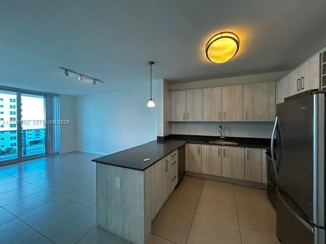 For Rent: $2,397 (1 beds, 1 baths, 737 Square Feet)